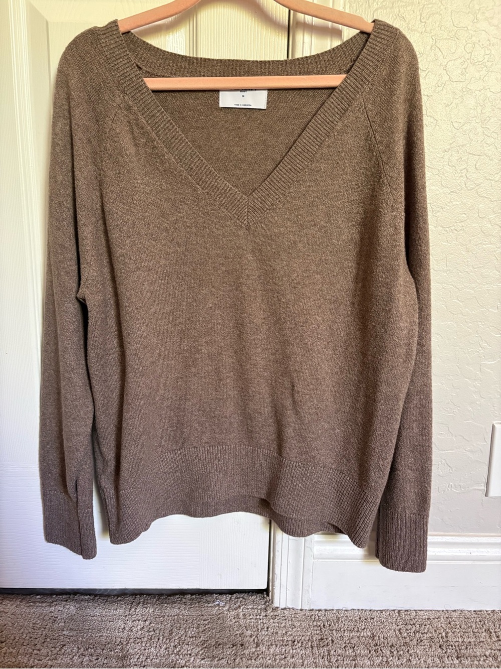 Old Navy Womens Taupe V-Neck Sweater